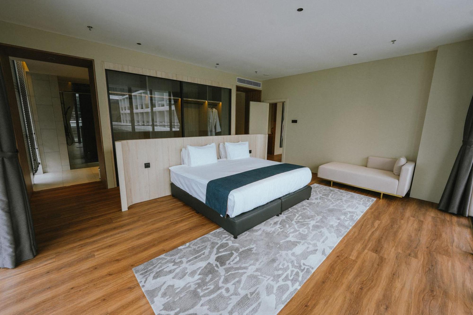 Roxy Beach Resort Sematan ภายนอก รูปภาพ